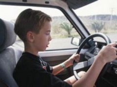 Несовершеннолетний  водитель за рулем автомобиля