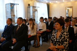В преддверии Дня конституции РФ 17 юных осинниковцев получили паспорта